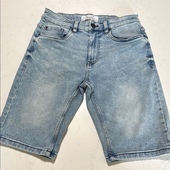 UH Jeans Blue Jean Shorts Classic Denim Style.  Size 30 waist. - Picture 1 of 6
